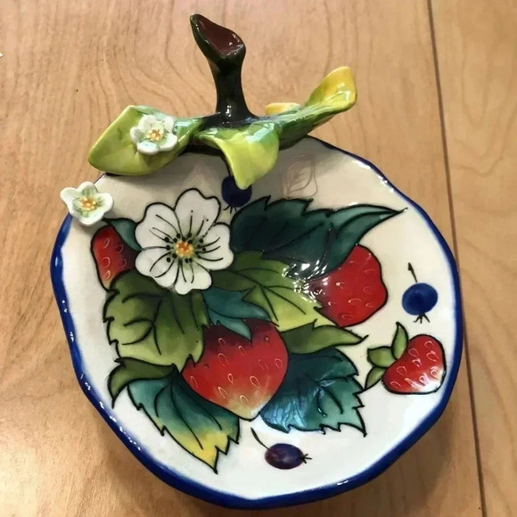 J McCall strawberry footed floral & strawberry dish and spoon with strawberry. - Picture 3 of 8